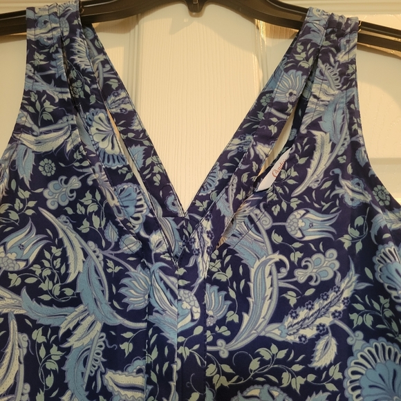 Candie's sleeveless blouse ( closet cleanout) - Picture 2 of 7